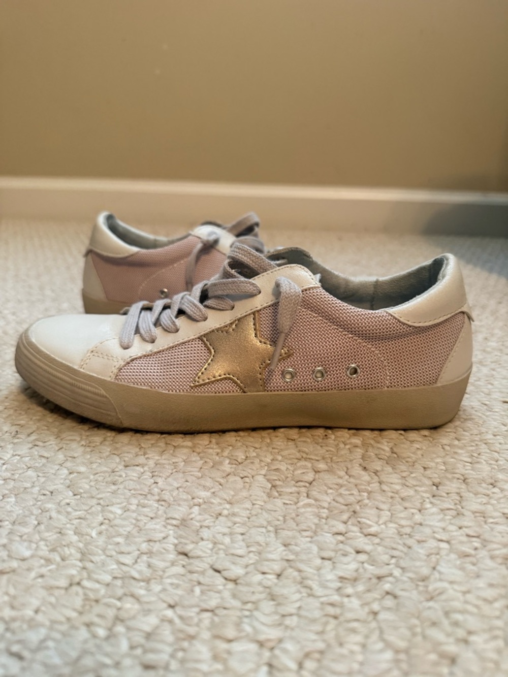 ShuShop White and Pink Sneakers with Gold Star. Size 7